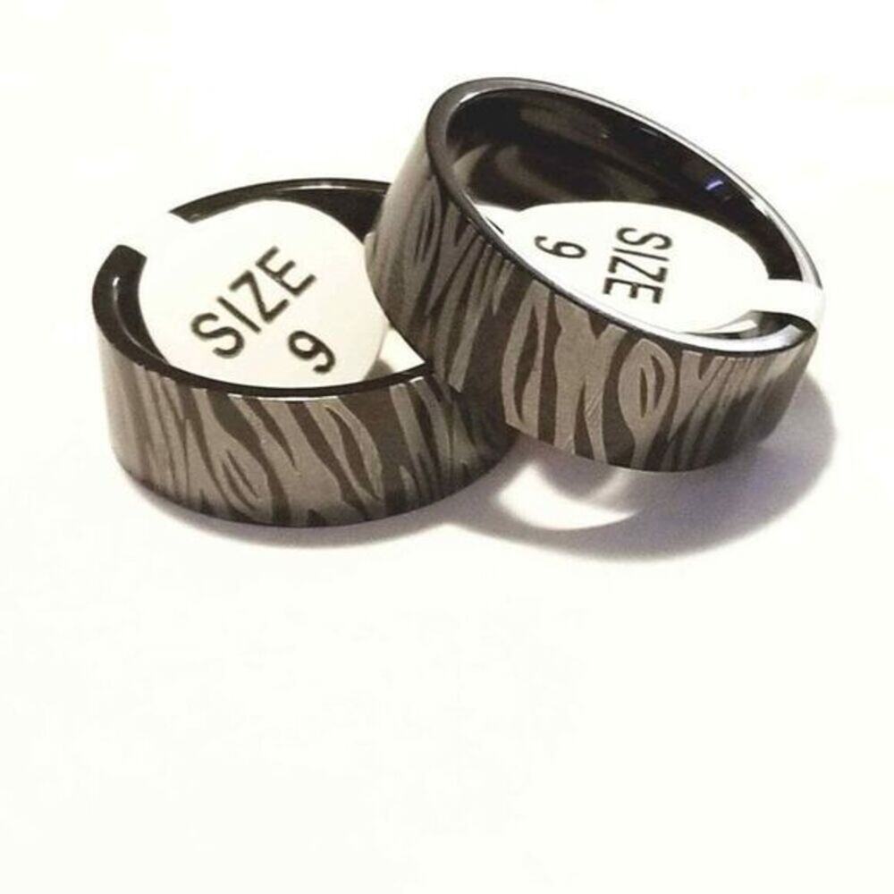 New stainless steel tiger striped ring size 10